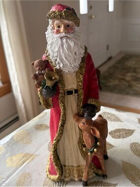 Holiday Vintage Santa Figurine in Red and Gold – Decorative Christmas Accent